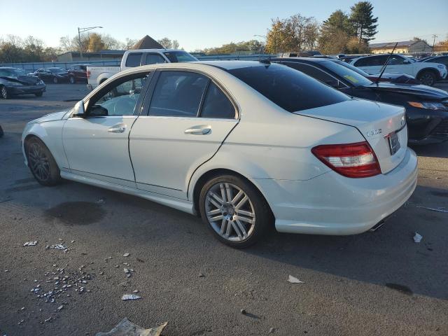 WDDGF81X79F275579 - 2009 MERCEDES-BENZ C 300 4MATIC WHITE photo 2