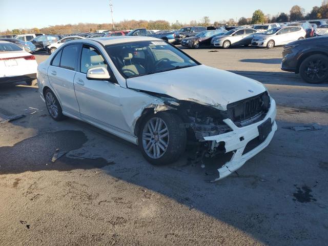 WDDGF81X79F275579 - 2009 MERCEDES-BENZ C 300 4MATIC WHITE photo 4