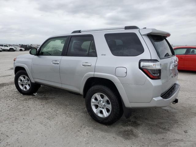 JTEEU5JR2R5306214 - 2024 TOYOTA 4RUNNER SR5 SILVER photo 2