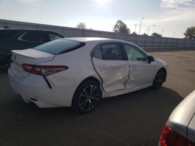 4T1B11HK5JU084677 - 2018 TOYOTA CAMRY L WHITE photo 3