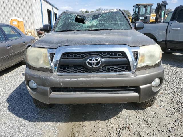 5TFJU4GN3BX004913 - 2011 TOYOTA TACOMA DOUBLE CAB PRERUNNER GRAY photo 5