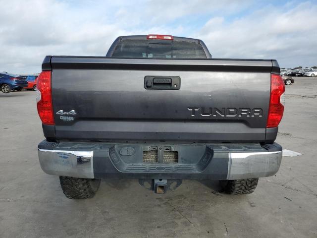 5TFUW5F13HX648643 - 2017 TOYOTA TUNDRA DOUBLE CAB SR/SR5 GRAY photo 6