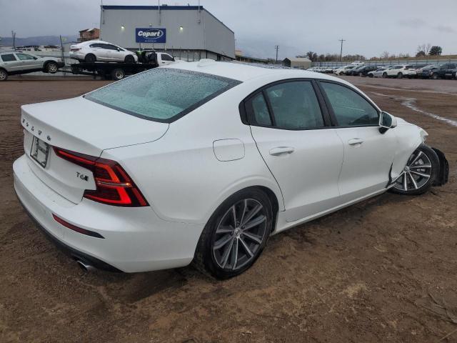 7JRA22TK8MG102989 - 2021 VOLVO S60 T6 MOMENTUM WHITE photo 3