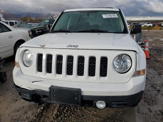 1C4NJRFB3GD627780 - 2016 JEEP PATRIOT LATITUDE WHITE photo 5