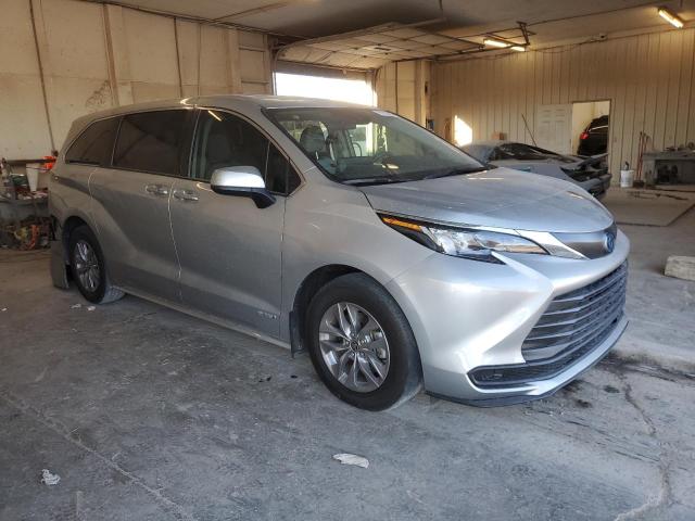 5TDKRKEC9MS052579 - 2021 TOYOTA SIENNA LE SILVER photo 4