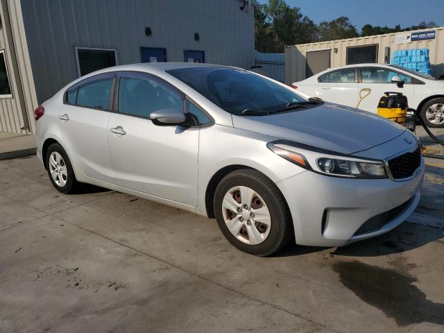 3KPFK4A7XHE104022 - 2017 KIA FORTE LX SILVER photo 4