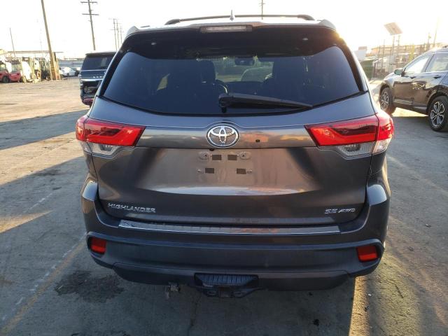 5TDJZRFH0HS362897 - 2017 TOYOTA HIGHLANDER SE GRAY photo 6