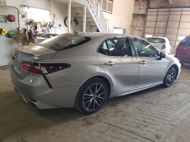 4T1G11AK9PU090152 - 2023 TOYOTA CAMRY SE NIGHT SHADE SILVER photo 3