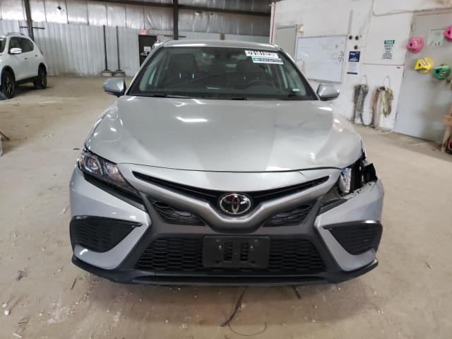 4T1G11AK9PU090152 - 2023 TOYOTA CAMRY SE NIGHT SHADE SILVER photo 5