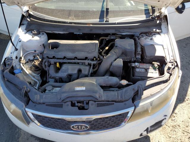 KNAFU4A25C5586074 - 2012 KIA FORTE EX WHITE photo 11