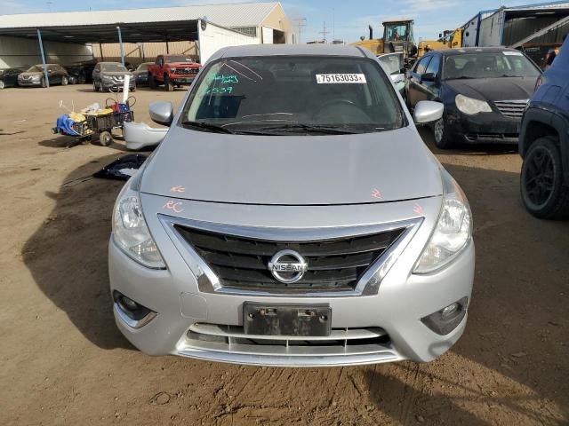 3N1CN7APXHL822499 - 2017 NISSAN VERSA S SILVER photo 5