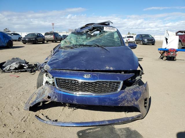 3KPFL4A75JE239797 - 2018 KIA FORTE LX BLUE photo 5