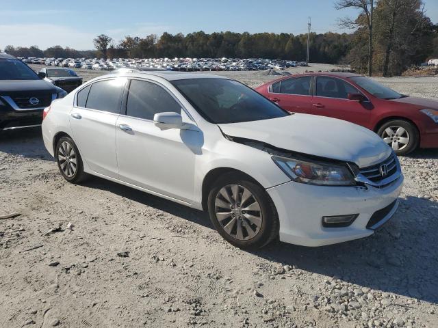 1HGCR3F9XDA011583 - 2013 HONDA ACCORD TOURING WHITE photo 4