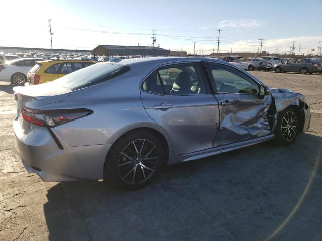 4T1S31AKXMU560415 - 2021 TOYOTA CAMRY SE SILVER photo 3