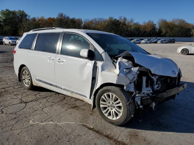 5TDYK3DC9BS142043 - 2011 TOYOTA SIENNA XLE WHITE photo 4