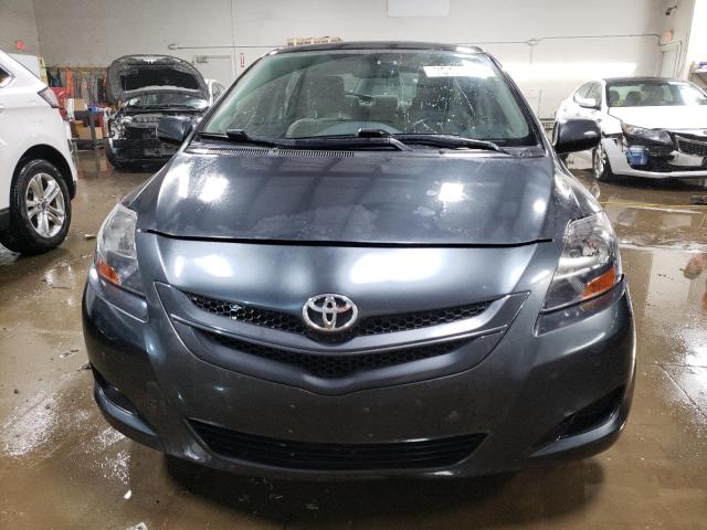 JTDBT923471010594 - 2007 TOYOTA YARIS GRAY photo 5