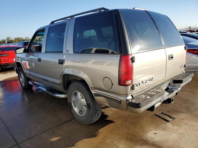 1GKEK13R2WJ736364 - 1998 GMC YUKON GOLD photo 2