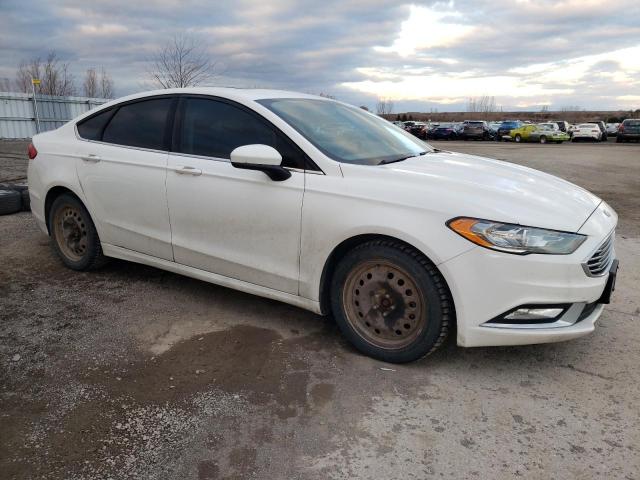 3FA6P0H74HR224977 - 2017 FORD FUSION SE WHITE photo 4