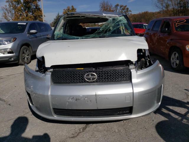 JTLKE50E681011968 - 2008 TOYOTA SCION XB SILVER photo 5