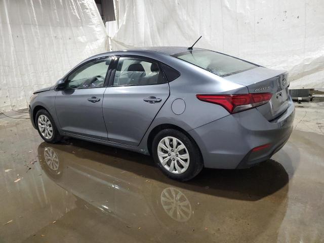 3KPC24A36JE028188 - 2018 HYUNDAI ACCENT SE Серый фото 2