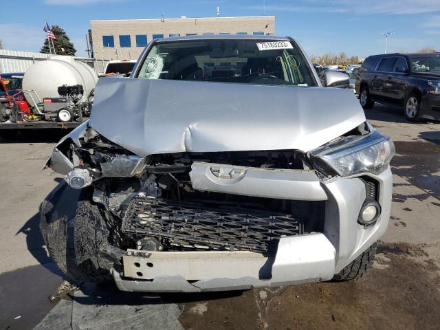 JTEBU5JR8J5483597 - 2018 TOYOTA 4RUNNER SR5/SR5 PREMIUM SILVER photo 5