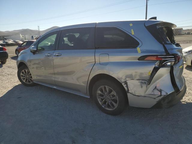 5TDYSKFC9MS007770 - 2021 TOYOTA SIENNA XLE SILVER photo 2