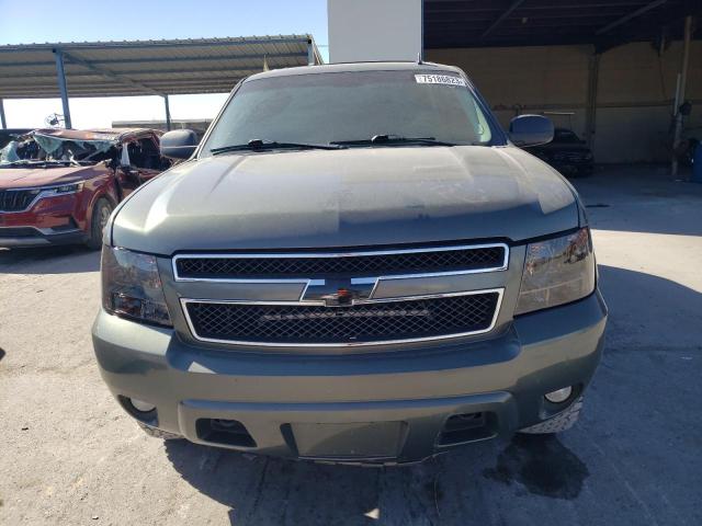 1GNSKBE07BR158249 - 2011 CHEVROLET TAHOE K1500 LT GRAY photo 5