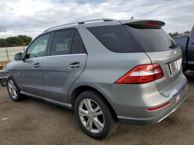 4JGDA5HB8CA026518 - 2012 MERCEDES-BENZ ML 350 4MATIC SILVER photo 2