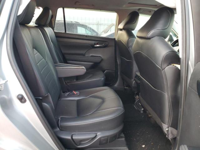 5TDGZRBH8LS000406 - 2020 TOYOTA HIGHLANDER XLE SILVER photo 11