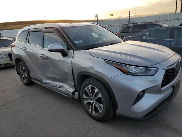 5TDGZRBH8LS000406 - 2020 TOYOTA HIGHLANDER XLE SILVER photo 4
