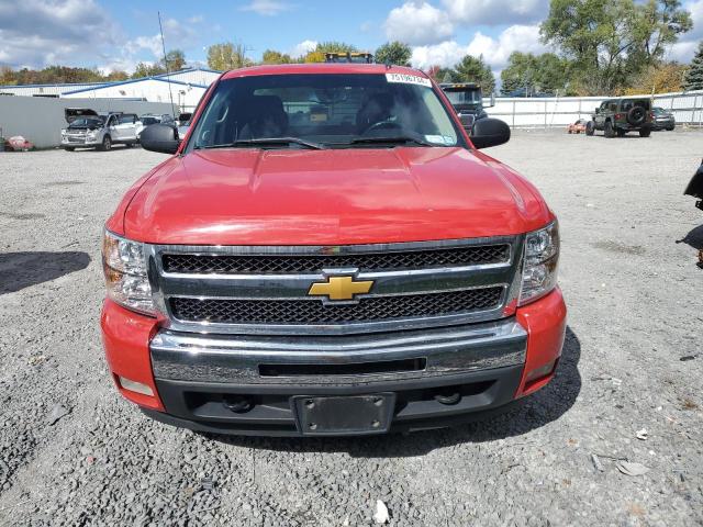 1GCRKSE32BZ446066 - 2011 CHEVROLET SILVERADO K1500 LT RED photo 5