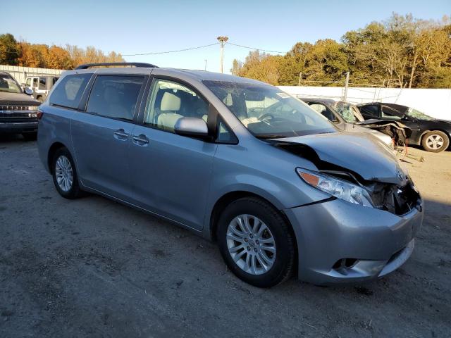 5TDYK3DC1FS625287 - 2015 TOYOTA SIENNA XLE SILVER photo 4