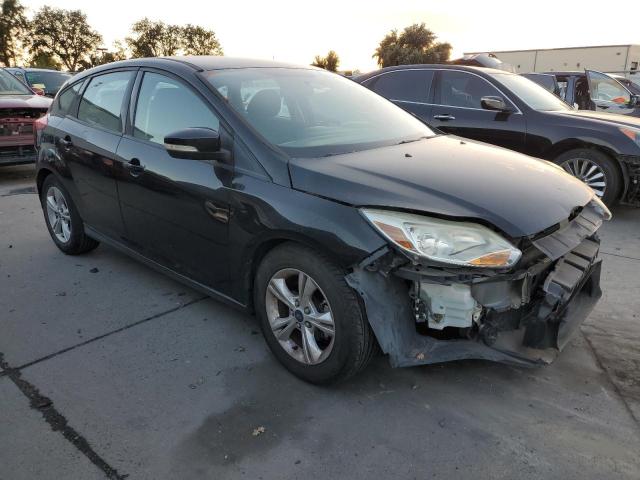 1FADP3K28EL375434 - 2014 FORD FOCUS SE BLACK photo 4