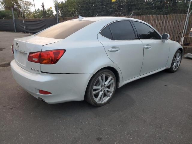 JTHBE262475017202 - 2007 LEXUS IS 350 WHITE photo 3