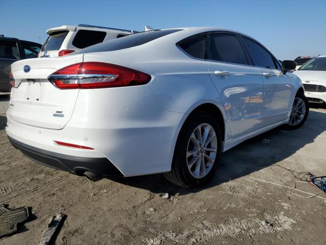 3FA6P0HD5LR124921 - 2020 FORD FUSION SE WHITE photo 3