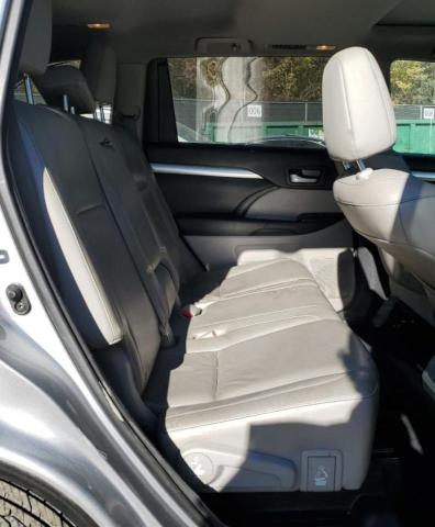 5TDJKRFH0FS107796 - 2015 TOYOTA HIGHLANDER XLE 银色 照片 11