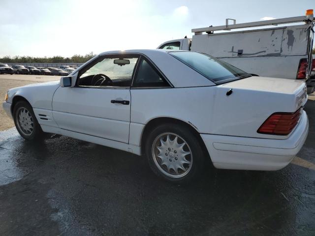 WDBFA63F1TF134090 - 1996 MERCEDES-BENZ SL 320 WHITE photo 2