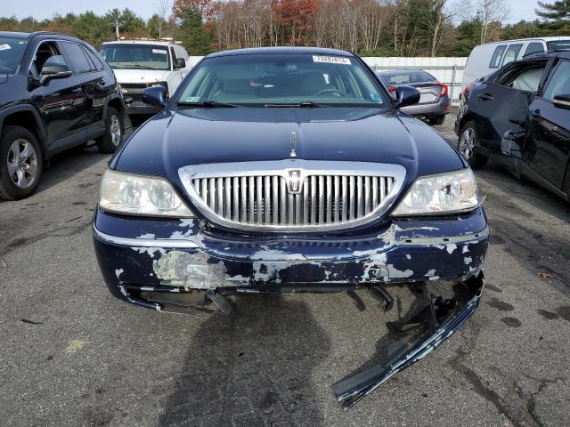 1LNHM81W24Y653831 - 2004 LINCOLN TOWN CAR EXECUTIVE BLUE photo 5