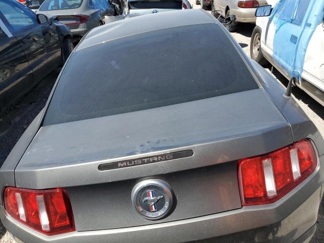 1ZVBP8AMXC5270202 - 2012 FORD MUSTANG GRAY photo 6