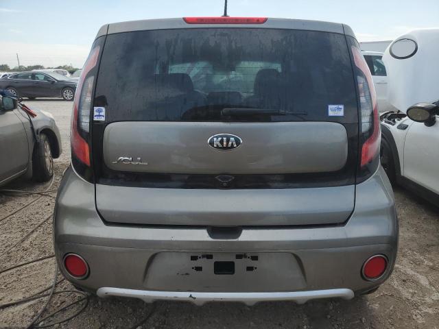 KNDJP3A54H7430421 - 2017 KIA SOUL + GRAY photo 6