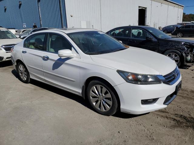 1HGCR2F74FA250266 - 2015 HONDA ACCORD EX WHITE photo 4