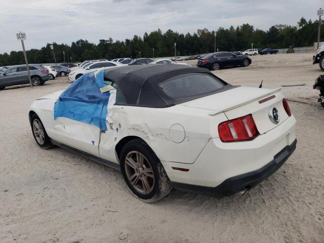 1ZVBP8EM3C5276465 - 2012 FORD MUSTANG WHITE photo 2