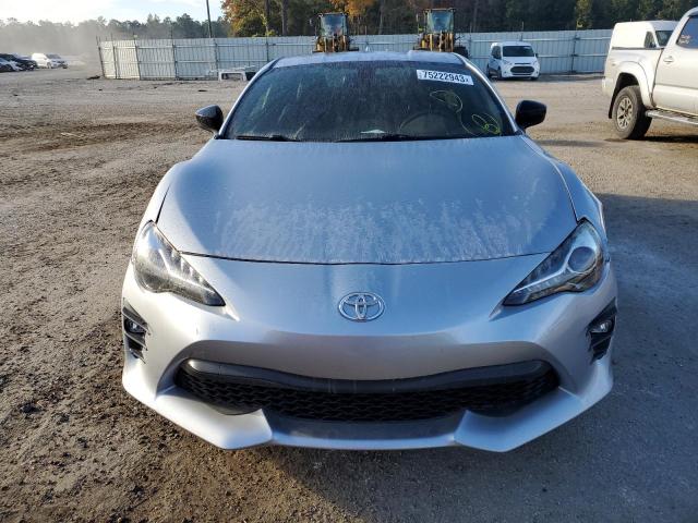 JF1ZNAE16J9701466 - 2018 TOYOTA 86 GT SILVER photo 5