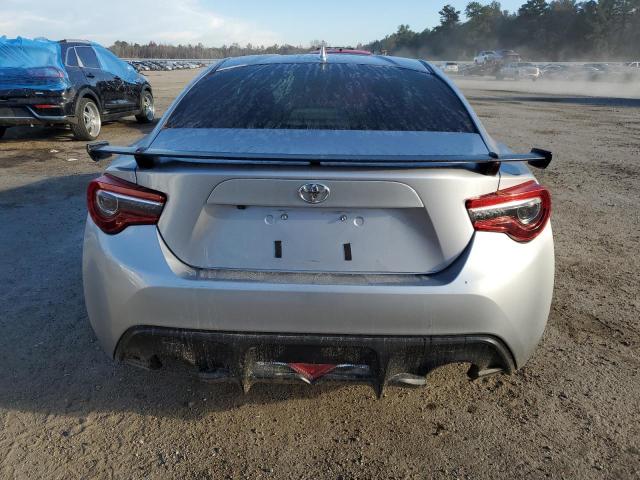 JF1ZNAE16J9701466 - 2018 TOYOTA 86 GT SILVER photo 6