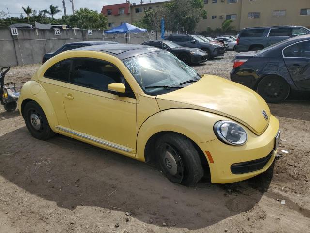 3VWJP7AT2DM672658 - 2013 VOLKSWAGEN BEETLE YELLOW photo 4