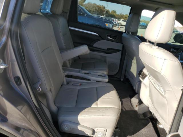 5TDKKRFHXGS500775 - 2016 TOYOTA HIGHLANDER XLE GRAY photo 11