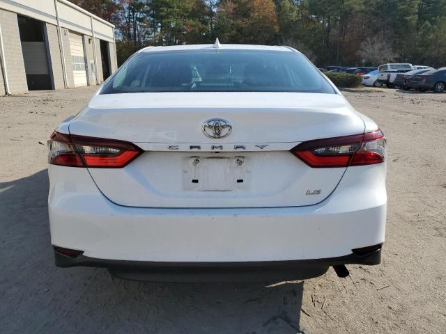 4T1C11AK6MU574368 - 2021 TOYOTA CAMRY LE WHITE photo 6