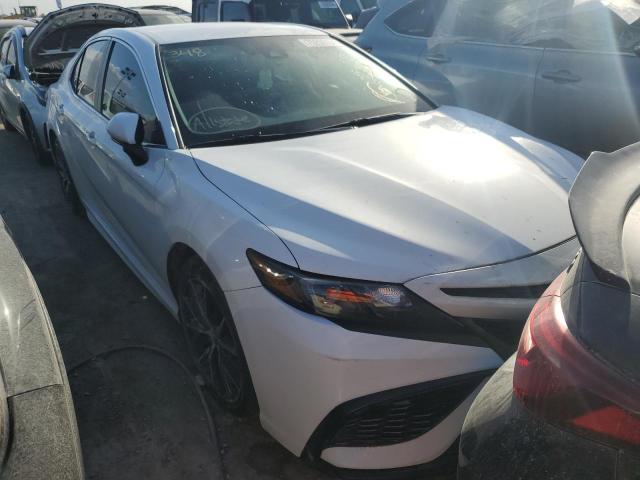 4T1T11AK6PU172869 - 2023 TOYOTA CAMRY SE NIGHT SHADE WHITE photo 4