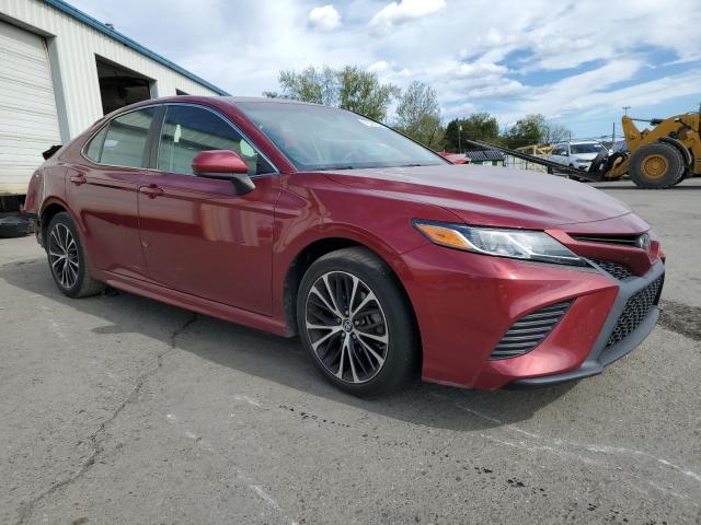 4T1B11HK0JU620306 - 2018 TOYOTA CAMRY L RED photo 4