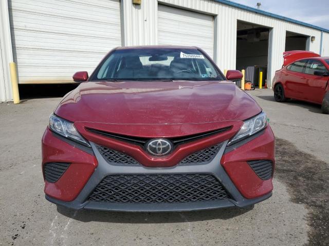 4T1B11HK0JU620306 - 2018 TOYOTA CAMRY L RED photo 5